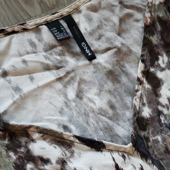 COPY - Printed V Neck Dress with Pockets - Picture 4 of 4